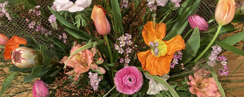 Festlig blomsterbukett